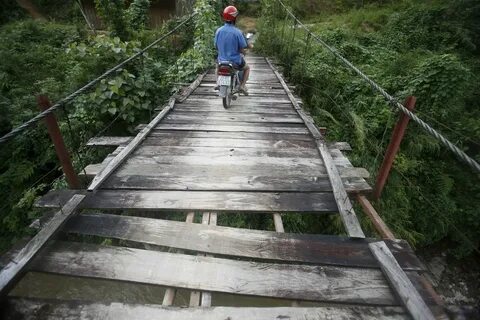 Người phụ nữ chết ngay tại ngân hàng vì ốm nặng cũng phải ra tận nơi rút tiền