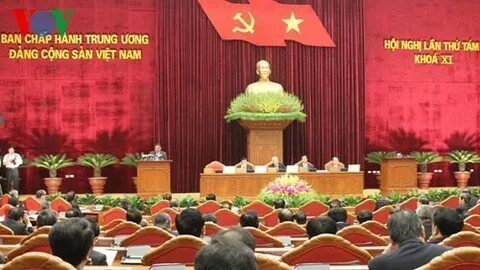 Hàng xóm bên trái cấm sửa nhà ban ngày, hàng xóm bên phải cấm làm ban đêm